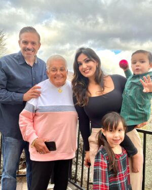 Monica Garcia Instagram - Feliz Navidad 🎁🎄 amigos! Also this year my 4 year old noticed that dad and Santa “have the same watch.”😮♥️✌🏽