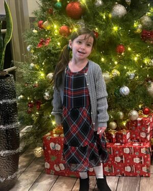 Monica Garcia Instagram - Feliz Navidad 🎁🎄 amigos! Also this year my 4 year old noticed that dad and Santa “have the same watch.”😮♥️✌🏽