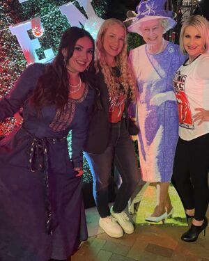 Monica Garcia Instagram - Now that’s a party theme. 🇬🇧🇬🇧🇬🇧 @elriovecinos #londoncalling