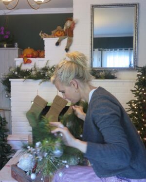 Monica Potter Instagram - I can’t believe it’s December already 🥲 It feels like I just finished decorating for fall and now I’m taking it down and putting up Christmas Decor 😂🎄❄️