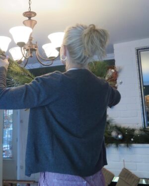 Monica Potter Instagram - I can’t believe it’s December already 🥲 It feels like I just finished decorating for fall and now I’m taking it down and putting up Christmas Decor 😂🎄❄️
