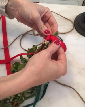 Monica Potter Instagram - Can’t forget the mistletoe 🎄❤️😉