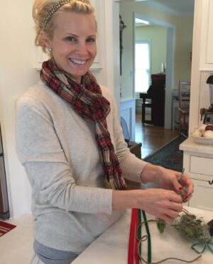 Monica Potter Instagram - Can’t forget the mistletoe 🎄❤️😉