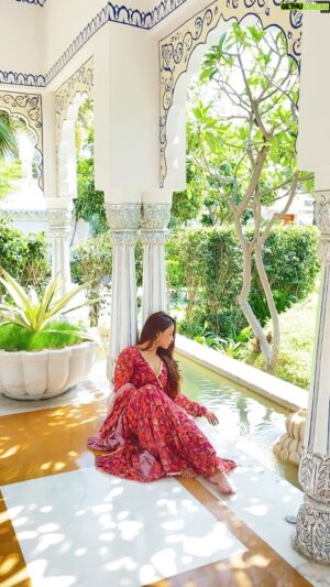 Monica Chaudhary Instagram - Twirling away in @bunaai 🌹🕊