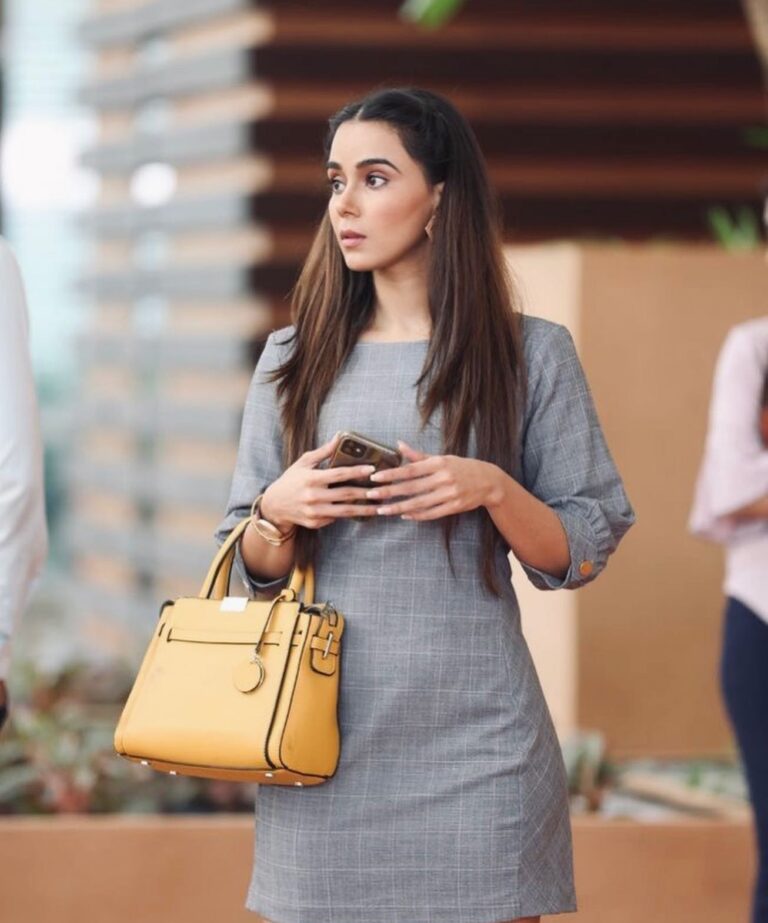 Monica Chaudhary Instagram - Say hello to Heena ♥️ Watch #goodbadgirl on @sonylivindia @clickt2 @parmarchaitally @dewan_e_sam @vaibhavrajgupta @gulpanag @agrawal.akash85 @wrick_ved Also, thank you @sohail_joshi for these pictures 🤍 You are the best ✨