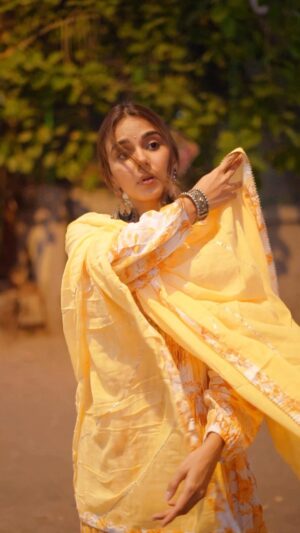 Monica Chaudhary Instagram - 🤍🍃

Wearing @scakhi
Earrings @_rashandco_