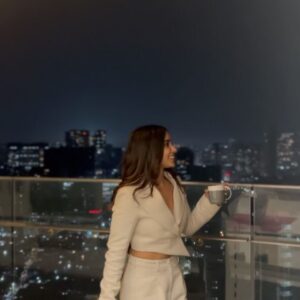 Monica Chaudhary Instagram - About last night 🥂

Makeup : @saffrn_hues_by_jas 
Hair: @hair_by_gulnaaz 
Photo credits: @shivaabisoi
Styled by: @sanjamkaur92