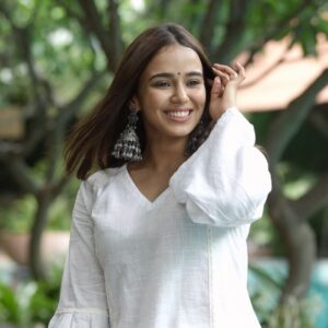 Monica Chaudhary Instagram - Days like this 🦜🤍

📸 @veer_photofactory

Wearing @bunaai