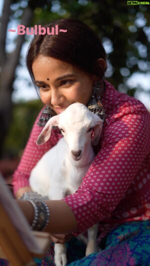 Monica Chaudhary Instagram - A few days back the lovely @vishwasgonsalves and @jen_born2dance hosted us (me and @pragyapriyadarshini_ ) at their house in Vasai.
Amidst nature, animals and beautiful souls, the experience was surreal.

@whoisclicking captured it so beautifully and @_rashandco_ styled me in their beautiful jewellery
 
Sometimes I feel blessed to be an artist and this was definitely one of those days 🕊
Sharing a glimpse of it with you all 🫶🏻