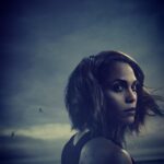 Monica Raymund Instagram - It’s the day of the HIGHTOWN finale! Tonight 8pmEST/7CT I’ll be live on @ellenpompeo IG so meet me over there! She’s a fan of the show and we are going to talk tonight’s Finale! #hightown #StarzApp #StarzPlay