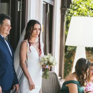 Monika Chochlíková Instagram - Milí rodičia. Ďakujem vám ❤️
Ďakujem vám za to, že ste ma vychovali v harmonickom manželstve. Že ste mi ukázali, že pravá láska existuje. Ďakujem, že ste ma naučili, že nemám znižovať svoje nároky na vzťah. Mám veľa titulov a úspechov, no nájsť spriaznenú dušu na tomto svete považujem za bezkonkurenčne svoju najväčšiu životnú výhru. A je to najmä preto, že ste mi ukázali, že sa to dá. Ďakujem vám ❤️