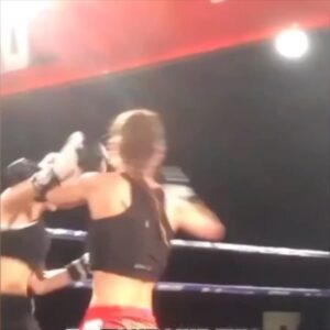Monika Chochlíková Instagram - Silu nebezpečných highkickov Moniky Chochlíkovej🇸🇰 už pocítili aj mená ako Pircher🇮🇹 či Jorand🇫🇷!🤯
Bude Dinh🇨🇭 ďalšou v poradí?🔥

❗️V predaji ostáva posledných 🔟% lístkov❗️

⭐️PML 9
📆13.4.2024
📍Trenčín
🎫 Lístky | Link v BIO

#PML #MuayThai #Thaiboxing #MMA