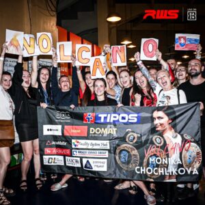 Monika Chochlíková Instagram - 🇬🇧 In the fight we either win or learn. Yesterday was for me a lesson, from which I can learn and grow. Thank you all for your enourmous support and cheering at the stadium. I have the best fans 🌋. Few days off and then I'm getting back to trainings to follow my journey of becoming the best version of myself and getting ready to PML 9 in my hometown. 

🇸🇰 V zápase buď vyhráme alebo sa učíme. Včera som získala ďalšie skúsenosti, z ktorých sa poučím, aby som mohla ďalej rásť. Byť na vrchole nie je jednoduché a zápasiť s tými najlepšími už vôbec nie. Ale keby to bolo, tak by to robil každý, nie?😊. Teraz ma čaká pár dní voľna a potom nabehnem znova do tréningov, aby som mohla pokračovať v mojej ceste fightera. Ale nie som na tejto ceste sama. Chcem sa moc poďakovať môjmu @tomas_tadlanek za proste všetko zas a znova ❤️ celému môjmu @victorygymtn a všetkým, ktorí mi pomáhali v príprave a nemôžem zabudnúť ani na tých 20tich bláznov z Trenčína, ktorí sa kvôli mne trepali cez pol zemegule do Thajska, aby ma mohli podporiť priamo na štadióne. A čo vám budem klamať, to je oveľa viac ako opasok. ĎA KU JEM 🌋. 

Ďakujem aj mojim brutals sponzorom, ktorí ma podporili na tento zápas. Moc si to vážim, hlavne keď každý jeden z vás mohol tie peniaze využiť úplne inak ale nakoniec ste sa rozhodli podporiť mňa ❤️. 
⬇️⬇️⬇️
@tipossk
@duklabanskabystrica
@domat_interiery.sk 

@husseslovakia 
mmcité
@facilitysystemhub 

@acumatix.sk 
@bsggroup_sk 
@araver_auto 
@luco_coffee_galanta 
@dl_elektro 
Victori Trans