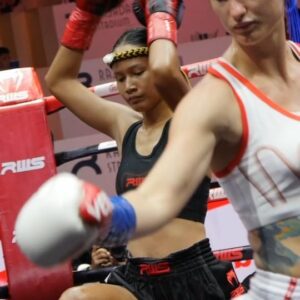 Monika Chochlíková Instagram - Beautiful Way Kru before going into battle @monikachochlikova @somratsamee_manopgym - LIVE NOW @rwsmuaythai 
.
MTA Original Video #muaythai