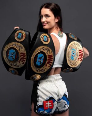 Monika Chochlíková Instagram - CHOCHLÍKOVÁ 👸🏻 NAPOSLED tento rok na domácej scéne! 🇸🇰 KRÁĽOVNÁ muay thai na jedinom slovenskom turnaji tohto roku! 🚨

Sleduj už v SOBOTU ⏰ exkluzívne len na OKTAGON.tv! 📲 PML karta plná thajského boxu a 5️⃣ MMA zápasu s OKTAGON menami ŠIROKÝ, KOTALÍK alebo BATFALSKÝ. ✅