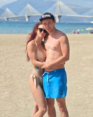 Monika Chochlíková Instagram - MS nedopadli ani z ďaleka ako sme chceli a určite sa zo všetkého do budúcna poučíme. Časom si ale uvedomujem, že v živote sú dôležitejšie veci ako šport a že na tom vrchole nás nečaká žiadne dlhodobé štastie, ale skôr naopak. Na vrchole je vzduch riedky a ťažko sa tam dýcha. Preto si o to viac treba užívať tú cestu tam. :) 
No nás už za týždeň čaká jeden z najdôležitejších dní v našom živote a to naša spoločná svadba. A ja už sa neviem dočkať, keď si vezmem ženu svojho života za manželku ♥️

#CoupleGoals #Love