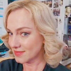 Monika Hilmerová Instagram - Dunaj k vašim službám...making of Vilma 😉

@tvmarkizaofficial @katarina_horska @zrzka_zrzava @jan_dobrik #actoslife #behindthescenes