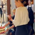 Monika Absolonová Instagram - Krasny den Ceske statnosti❤️vsem Vaskum vse nej❤️ a Vam vsem nesmirne dekuju za prani! Budu se snazit v pristich dnech odepsat, zatim na to nemam kapacitu, ale verte, ze jste mi udelali ohromnou radost. Stejne jako vsichni kamaradi, kolegove, kteri si na me vcera vzpomneli. To je tak hezky❤️dekuju za to. 🙏🙏🙏Vcera jsem se stala trosku telefonni ustrednou😂ale dostali me 3 veci, prani od orchestru a @marian_vojtko a @tomas_sagl na zkousce na jeho koncert, muj milovany Bob Klepl, ktery mi dal prekrasny darek se slovy, ze si to zaslouzim🙏🙈Priznam se, ze na takove dary nejsem zvykla a dojal me. A dnes jsem byla na rodinne snidani v @chateau_st_havel, moc jsme si to uzili a najednou mi prinesli dort… myslela jsem, ze je od mamky… a on byl od @ondrej_slanina_chef 🙈tak a to jsem se rozbrecela uplne... moc dekuju🙏🙏🙏Nevim komu mam podekovat za to, jak skvele lidi mam kolem sebe❤️❤️❤️a moc dekuju za vsechny kytice i darky od mych priznivcu. Jste lasky. Vsichni❤️