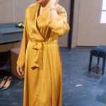 Monika Absolonová Instagram - Mrkněte na ukázku z kostýmní zkoušky chystané novinky Judy, která nám nechá nahlédnout do života jedné z největších hvězd dvacátého století Judy Garland 🤩 👉V hlavní roli se můžete těšit na @monika_absolonova které budou dělat společnost @jan___nedbal Milan Němec @sasa_rasilov_official @petr.peknic @kraus745 a samozřejmě nebude chybět ani živý orchestr 🤩
