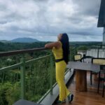 Monika Bhadoriya Instagram - Shooting cum vacation 🌈🌧☔️🏝 #shootmode #workmode❤️ #vacationmode #positivelife #happyplace #journeybegins #growthmindset #positiveenergy #meditativemind🧘‍♀️ #mountainslovers