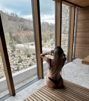 Montaine Mounet Instagram - Spa day 🫧 
•
•
•
•
•
#spa #spaday #picoftheday #love #girl #france #sun