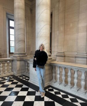 Montaine Mounet Instagram - Un peu de culture 👨🏼‍🎨🇫🇷 
•
•
•
•
•
#picoftheday #love #paris #france #art #louvre #peinture