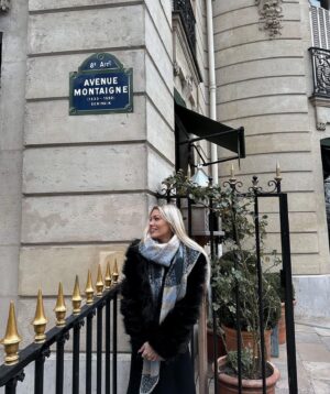 Montaine Mounet Instagram - Passage obligatoire 💁🏼‍♀️ 
•
•
•
•
•
•
#picoftheday #paris #avenuemontaigne #france #parisstyle #girl