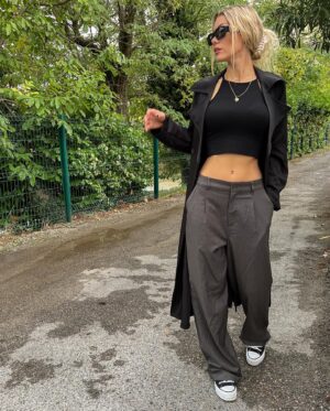 Montaine Mounet Instagram - Little bit obsessed 🖤 

#picofday #love #girl #picture #photography #photooftheday #outfit #outfitoftheday