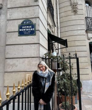 Montaine Mounet Instagram - Passage obligatoire 💁🏼‍♀️ 
•
•
•
•
•
•
#picoftheday #paris #avenuemontaigne #france #parisstyle #girl