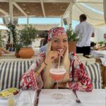 Montaine Mounet Instagram - Je crois que je vais venir habiter ici, j’aime tellement cette ville ☀️🌴 #picoftheday #pictures #love #girl #france #bagatelle #sainttropez #sttropez #summer