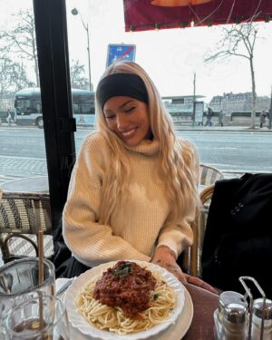Montaine Mounet Instagram - Paris dump ✨
•
•
•
•
•
#picoftheday #paris #parisfrance #france #girls #friends #parisfood #musée #love #life