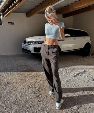 Montaine Mounet Instagram - 3 rayons de soleil et je sors déjà le crop top ☀️ 
•
•
•
•
•
•
•
#picoftheday #love #girl #france #summer #sun