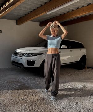 Montaine Mounet Instagram - 3 rayons de soleil et je sors déjà le crop top ☀️ 
•
•
•
•
•
•
•
#picoftheday #love #girl #france #summer #sun