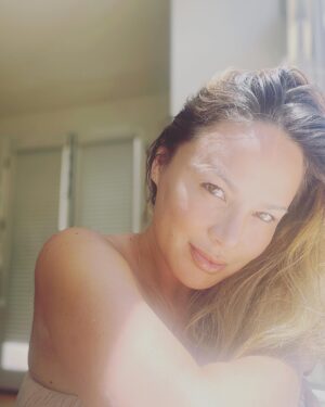 Moon Bloodgood Instagram - 𝔽𝕠𝕣𝕘𝕚𝕧𝕖 𝕞𝕖, 𝕒 𝕤𝕝𝕖𝕨 𝕠𝕗 𝕤𝕖𝕝𝕗𝕚𝕖𝕤 😝 💋