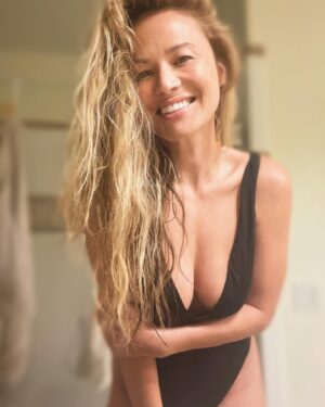 Moon Bloodgood Instagram - 𝒜𝓃𝒾 𝒟𝒾𝒻𝓇𝒶𝓃𝒸𝑜 

Brief Bus Stop

she sat there like a photograph

of someone much further away

we shared a brief bus stop

on one of those in-between days

she gave me her smile

and i looked underneath

at the lipstick on her teeth

she asked me for a light

and if i thought her hair looked okay

we grew out of the small talk

into stuff strangers just don't say

we discovered we are both

pleasantly furious half of the time

when we're not just toeing the line

we sat underneath the shelter

as the rain came down outside

the bench was cold

against the underside of our thighs

i said i think we need new responses

each question's a revolving door

and she said, yeah,

my life may not be something special

but it's never been lived before

we decided our urgency will wane

when we grow old

and there will be a new generation of anger

new stories to be told

but i said, i don't know if i can wait

for that peace to be mine

and she said, well, you know,

we've been waiting for this bus

for an awfully long time... 

𝒜𝓃𝓎𝑜𝓃𝑒 𝑒𝓋𝑒𝓇 𝒻𝑒𝑒𝓁 𝓁𝒾𝓀𝑒 𝓉𝒷𝒾𝓈?