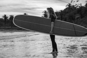 Moon Bloodgood Instagram - Learning to surf at my age is hard. Often times discouraging, humiliating. I keep asking myself, why are you doing this? 

I keep saying I’m going to quit, it’s too time consuming. I feel selfish. My back hurts and so on 

But I think, learning something this hard is good for me. It keeps me youthful in spirit. It’s humbling and I often feel pretty ridiculous but what if these surfers had to learn to dance? To act? 

They would feel like I do. 

Sometimes locals are amazing, sometimes they are not. I was so cautious about taking these pictures because I don’t want to surf because it’s a fad. 

I love it. The ocean, the beauty, the stillness and yet thunderous waves crashing on me… I feel alive. Vital. Also I’m afraid but I’m facing that fear, right? 

The thrill of something lifting me up and then I get to stand on a board in the ocean? What an honor and I suck FYI 😩

But at least I’m trying 🤙

Ｐｅａｃｅ ａｎｄ ｌｏｖｅ 
☾

Pics from 
@adampetrishin