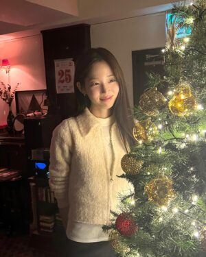 Moon Joo-yeon Instagram - Merry white christmas💚🎄❤️