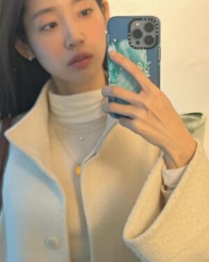Moon Joo-yeon Instagram - 아직도춥다니~감기조심~~🚌
Why is it still cold?