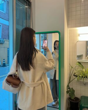 Moon Joo-yeon Instagram - 아직도춥다니~감기조심~~🚌
Why is it still cold?