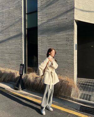Moon Joo-yeon Instagram - 아직도춥다니~감기조심~~🚌
Why is it still cold?
