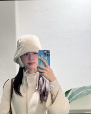 Moon Joo-yeon Instagram - 아직도춥다니~감기조심~~🚌
Why is it still cold?
