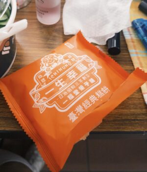 Moon Lee Instagram - 春分快樂
昨天在劇組聽說春分要吃太陽餅，會得到好運高升！今天很幸福，曬了很多太陽，吃了很多好吃的食物，看狗狗奔跑，看爸爸媽媽和孩子在路上拍可愛的合照。

一切都很簡單，所以都很好