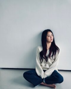 Moon Geun-young Instagram - ⠀⠀⠀⠀⠀⠀⠀⠀⠀⠀⠀⠀⠀⠀⠀⠀ 분위기가 좋아. #Cré_Company #8