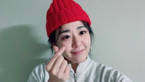 Moon Geun-young Instagram - ⠀⠀⠀⠀⠀⠀⠀⠀⠀⠀⠀⠀⠀⠀⠀⠀
모두 메리크리스마스♥️

#윤할매의모자선물
#기억의해각봐쥬셔서감사해요
#Day2290💋