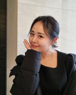 Moon Geun-young Instagram - ⠀⠀⠀⠀⠀⠀⠀⠀⠀⠀⠀⠀⠀⠀⠀⠀
예쁜짓😳

#기억의해각 #오늘밤11시25분 #많관부🙏🏻