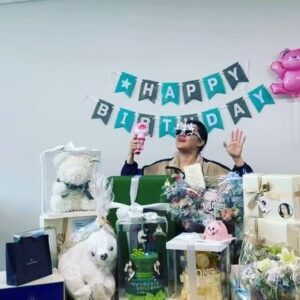 Moon Geun-young Instagram - ⠀⠀⠀⠀⠀⠀⠀⠀⠀⠀⠀⠀⠀⠀⠀⠀
광기의 비눗방울😆

#행복해서그러는거에요 #정신나간거아니에요 
#곰마워요 #정말정말 ♥️