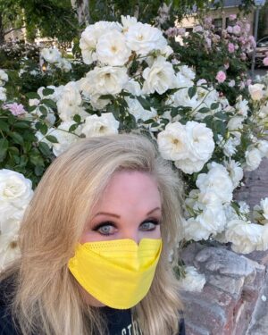 Morgan Fairchild Instagram - #OnMyWalk to lovely hedges of #Roses! Almost like a snowdrift!  #HappySaturday  Have a great weekend! #BeKind #ReachOut #MaskUp Sending Love To You All💗🌷💗🎉💗🥳💗🦋💗🌷💗🎉💗🥳💗🦋💗🌷💗🎉💗🥳💗🦋