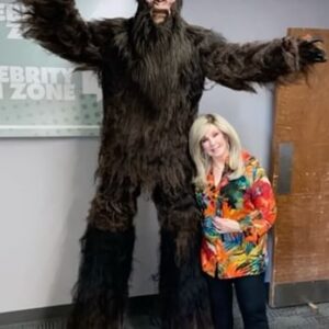 Morgan Fairchild Instagram - #OnMyWalk I made a new friend at @pensacolapensacon!! And he was sooo nice! Have a lovely weekend! I start rehearsals for Butterflies Are Free on Monday at @judsontheatreco in Pinehurst NC. Come see me! We open on March 7. #BeKind #ReachOut 💗🌷🎉💗🥳💗💋💗🌷💗🎉💗🥳💗💋💗🌷💗🎉💗🥳💗🌷🎉💗🥳💗💋💗🌷💗🎉💗🥳💗💋💗