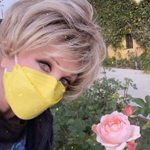 Morgan Fairchild Instagram - #OnMyWalk I found first #Roses of the season! I love this rose bush near me & look forward to it blooming each year, with its gorgeous peach cabbage blooms! #HappyNewYear #BeKind MaskUp #CovidIsSurging Sending Love To You All💗🎉💗🥳💗🌷💗🍾💗🎈💗🎉💗🥳💗🌷💗🍾💗🎈💗🎉💗🥳💗🌷💗🍾💗🎈💗🎉💗🥳💗🌷💗🍾💗🎈💗🎉💗🥳💗🌷