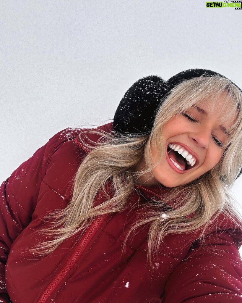 Morgan Huelsman Instagram - I want a snowfall kind of life ❄️